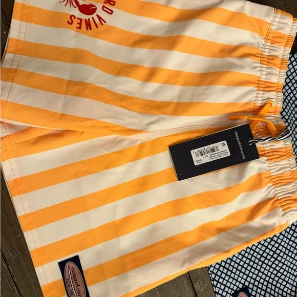 Set of 3 NWT Vineyard Vines boys swim size 7 - Picture 3 of 10